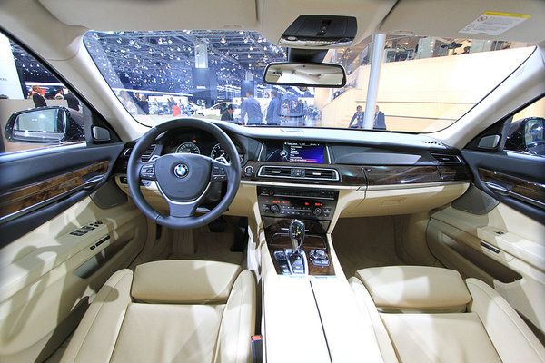 Bmw-7-novij-flagman3