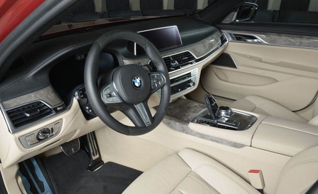 BMW 730Li 4 min