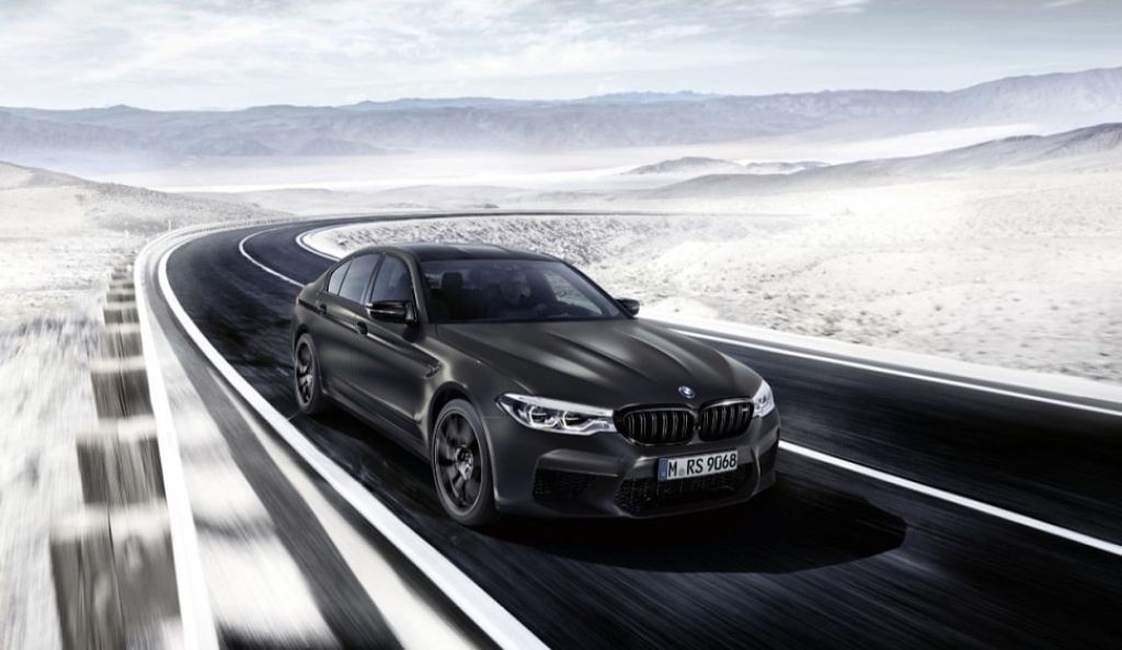 BMW M5 01 min
