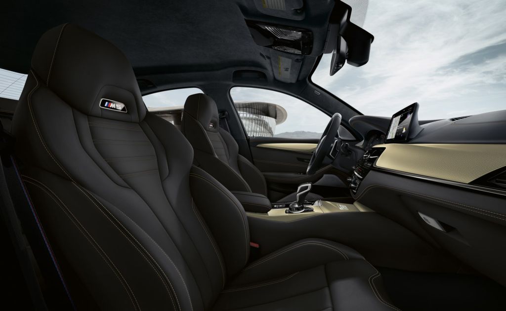 BMW M5 05 min