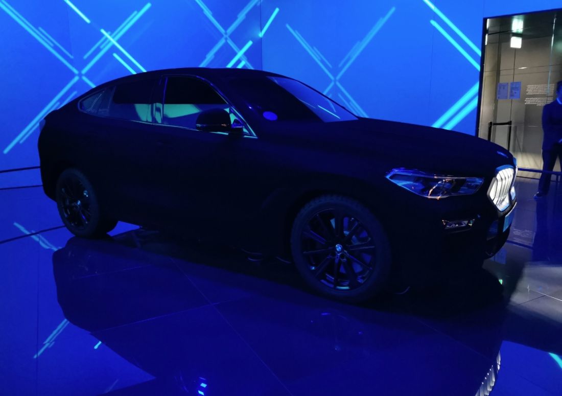 BMW X6 Vantablack 3